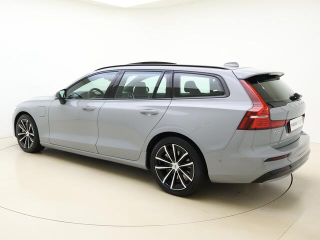 Volvo V60 T6 350pk AWD Plus Dark / Panorama dak / Contour stoelen / Camera rondom / Harman en Kardon audio / Trekhaak /