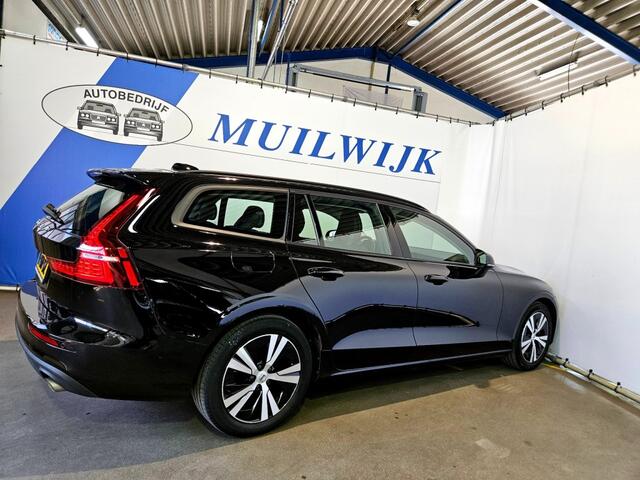 Volvo V60 2.0 B3 Momentum Advantage / CarPlay / Navi / NL Auto