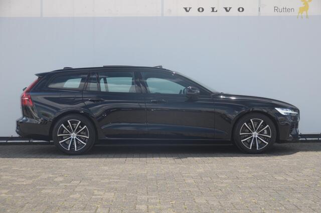 Volvo V60 T6 350PK Automaat Plug-in Hybrid AWD Plus Dark / Adaptive cruise control / Elektrische stoelen / Harman Kardon audio / Trekhaak / Pilot assist / BLIS / Stoel en stuur verwarming / Elektrische achterklep / Parkeersensoren met 360 camera / Google infotainme