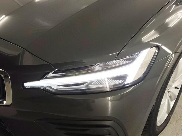 Volvo V60 2.0 B3 Momentum Business | Adaptieve Cruise Control | LED koplampen | Navigatie | Apple CarPlay & Android Auto | DAB+ | Elektrische Achterklep |