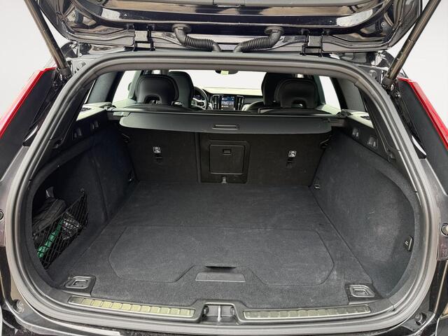 Volvo V60 2.0 T6 Plug-in hybrid AWD Plus Dark | Stoelverwarming | Sportstoelen | Trekhaak | Verwarmbare voorruit |