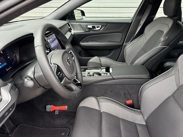 Volvo V60 T6 Plug-in hybrid AWD Plus Dark / Rondomzichtcamera / Elektr. inklapbare trekhaak / Harman/Kardon /