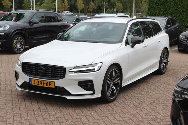 Volvo V60 2.0 B3 R-Design / Trekhaak / Camera / Leder / 19'' / Navigatie / Dodehoek / DAB / Stuur+Stoelverwarming / ACC