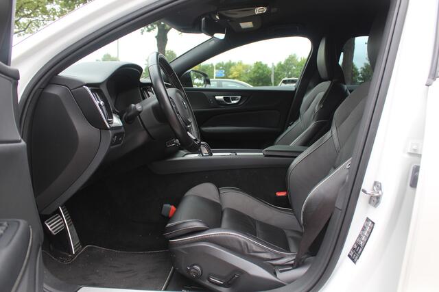 Volvo V60 2.0 B3 R-Design / Trekhaak / Camera / Leder / 19'' / Navigatie / Dodehoek / DAB / Stuur+Stoelverwarming / ACC