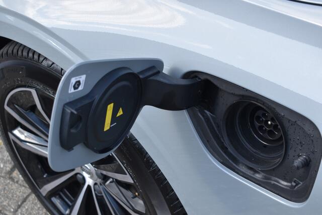 Volvo V60 T6 350PK Plug-in hybrid AWD Plus Dark ACC | Pilot Assist | Harman Kardon | 360 Camera | BLIS | Trekhaak | Stoel en Stuurwiel verwarming