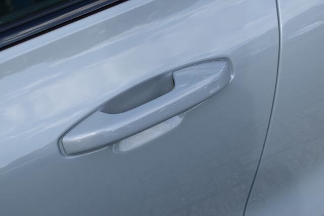 Volvo V60 T6 350PK Plug-in hybrid AWD Plus Dark ACC | Pilot Assist | Harman Kardon | 360 Camera | BLIS | Trekhaak | Stoel en Stuurwiel verwarming