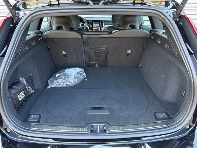 Volvo V60 2.0 T6 Plug-in hybrid AWD Plus Dark / 360° Camera / Blis / Harman Kardon Premium /