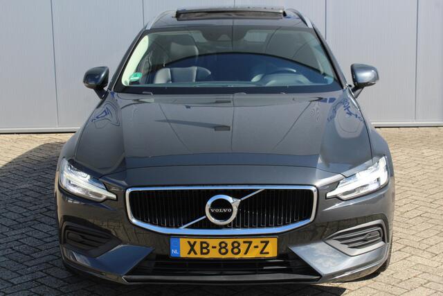 Volvo V60 2.0-250pk T5 Momentum AUTOMAAT ! Fijne comfortabele, luxe en degelijke wagen ! Autm. airco dual, elektr. panodak, elektr. achterklep, LM wielen, metallic lak, navigatie, telefoonvoorb., lederen interieur, parkeersensoren v+a, LED verlichting etc.