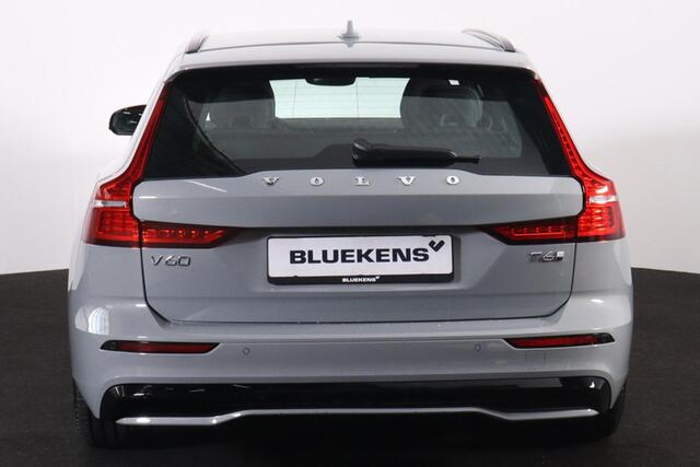 Volvo V60 T6 Plug-in hybrid AWD Plus Dark - IntelliSafe Assist & Surround - Parkeercamera achter - Verwarmde voorstoelen, stuur & achterbank - Parkeersensoren voor & achter - Elektr. bedienb. voorstoelen met geheugen - 19' LMV