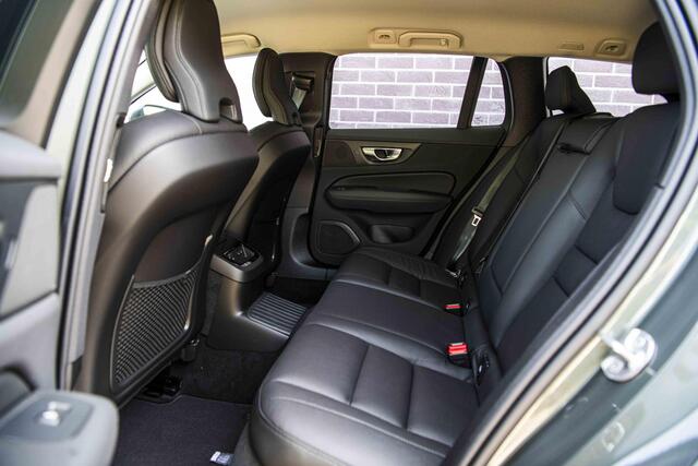 Volvo V60 2.0 T6 Plug-in hybrid AWD Essential | Climate | Driver Assist | Leder| getint glas | 19" | Forest Lake | MY 2026