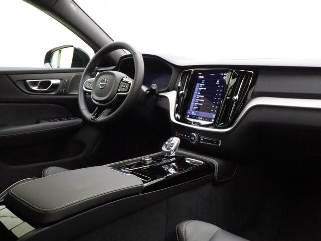 Volvo V60 T6 350pk AWD Plus Dark / Sportleder / 360 Camera / El. Trekhaak / Harman&Kardon / Verw. Voorruit / Keyless / Adapt. Cruise / BLIS / El. Stoelen / Stoel + Stuurw. Verwarming /