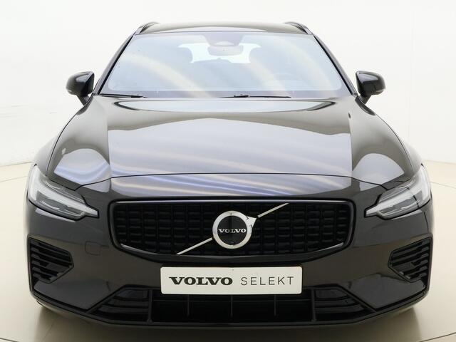 Volvo V60 T6 350pk AWD Plus Dark / Sportleder / 360 Camera / El. Trekhaak / Harman&Kardon / Verw. Voorruit / Keyless / Adapt. Cruise / BLIS / El. Stoelen / Stoel + Stuurw. Verwarming /