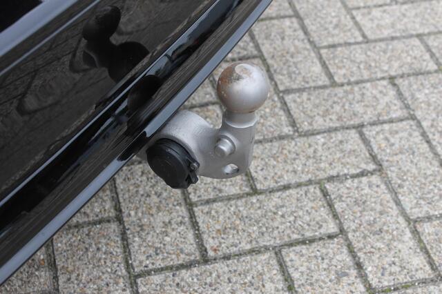 Volvo V60 T6 350PK Autm. Plug-in hybrid AWD Plus Dark Long Range / Google infotainment / Semi elekrisch wegklapbare trekhaak / Verwarmbare voorruit / Elektrisch bedienbare voorstoelen met geheugen / Verwarmbare voorstoelen