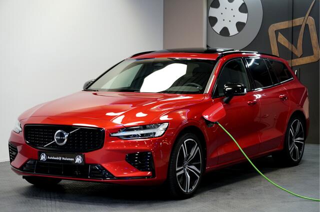 Volvo V60 2.0 T8 AWD Long Range 335kW/455pk Aut8 Plug-in hybrid Plus Dark PANORAMADAK + PILOT ASSIST + EL.TREKHAAK + STOEL-&STUURVERWARMING + MATRIX LED + ADAPT.CRUISE + KEYLESS + SPORTSTOELEN + CAMERA + PARKSENSOREN V&A + 19" LM-VELGEN!!