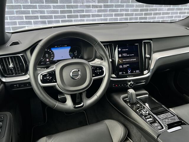 Volvo V60 2.0 T6 Recharge AWD R-Design | Stoel- en stuurwielverwarming | Navigatie | Achteruitrijcamera | Apple Carplay / Android Auto | DAB+ radio | Keyless | LED koplampen | Sportstoelen | Elektrische stoelverstelling |