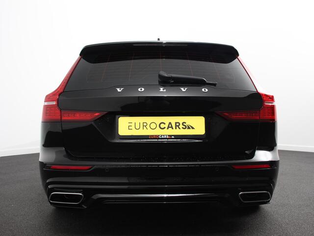 Volvo V60 2.0 B4 R-Design Navigatie Climate control Cruise control adaptive Parkeersensoren Achteruitrijcamera Keyless Navigatie Apple Carplay/ Android Auto