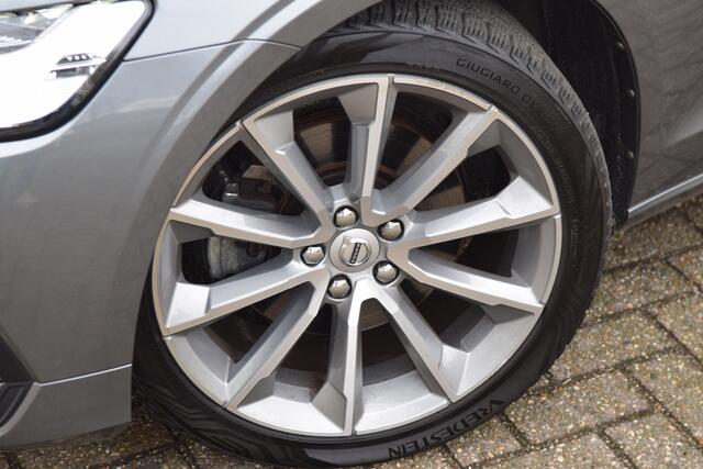 Volvo V60 2.0 T4 Momentum Pro met 19inch/Led/Carplay/Cruise