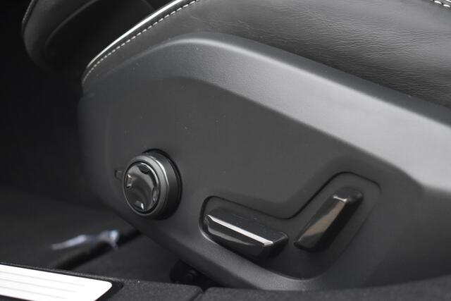 Volvo V60 T6 350PK Plug-in hybrid AWD Plus Dark | H&K audio | Trekhaak | 360 camera |