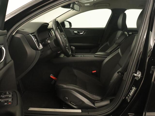 Volvo V60 2.0 D4 Momentum | Carplay | Half leder | Navigatie | Full LED | Digital Cockpit | Parkeerverwarming | Climate control | Parkeerhulp | Cruise control