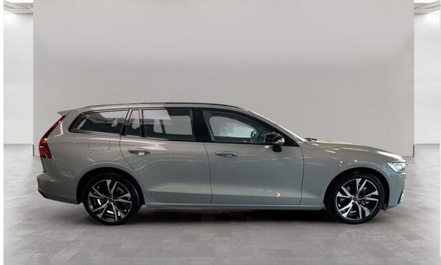 Volvo V60 2.0 B4 Plus Dark, HARMAN/KARDON, LEDER, Elektrische stoelen met geheugen . Een proefrit levert het bewijs. Neem contact op en we maken een afspraak!