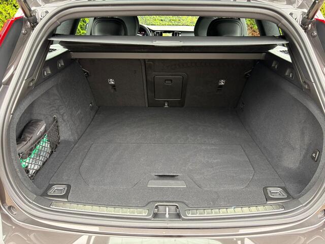 Volvo V60 2.0 T6 Plug-in hybrid AWD Plus Dark | Harman/Kardon | Stoel & Stuur verwarming | Trekhaak |