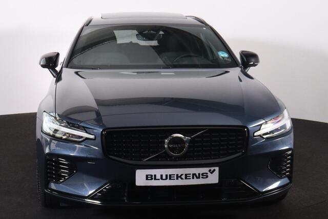 Volvo V60 T6 Recharge AWD Plus Dark - LONG RANGE - Panorama/schuifdak - IntelliSafe Assist & Surround - 360º Camera - Harman/Kardon audio - Adaptieve LED koplampen - Verwarmde voorstoelen, stuur & achterbank - Parkeersensoren voor & achter - Elektr. bedienb. voorst