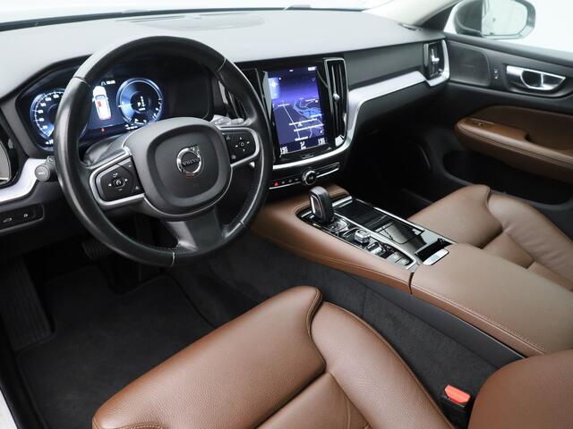 Volvo V60 2.0 T8 Twin Engine AWD Momentum | PANO | CAMERA | ADAPTIVE | H&K | KEYLESS