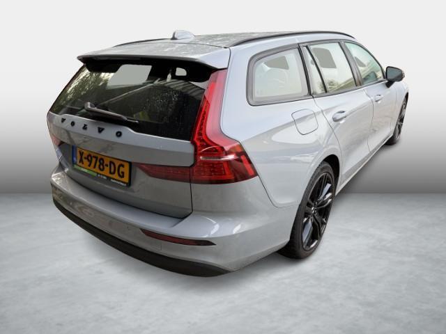 Volvo V60 2.0 B3 Essential Edition | Sport Pack | 19" Black Edition Velgen | Leder | Adaptieve Cruise Control | Stoelverwarming | Park Assist |