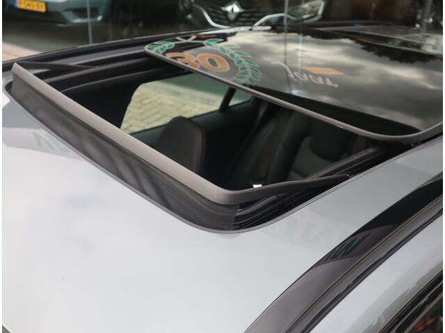 Volvo V60 2.0 T8 Twin Engine AWD R-Design / Panoramadak