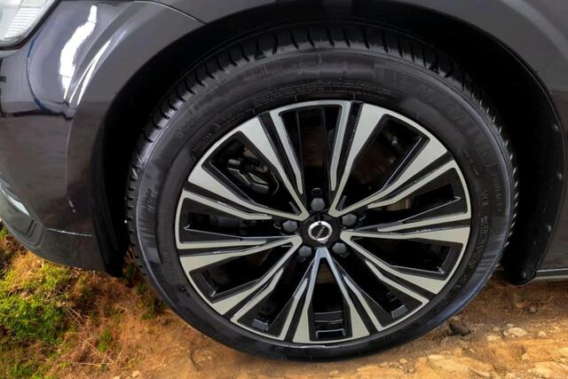 Volvo V60 2.0 T6 AWD 293kW/399pk Aut8 Plug-in hybrid Plus Bright ADAPT.CRUISE + HARMAN/KARDON + BLIS + SPORTSTOELEN + LANE ASSIST + STOELVERWARMING + GOOGLE DASH&SERVICES + CAMERA + LED HIGH BEAM + PARKSENSOREN + 19" LM-VELGEN!!