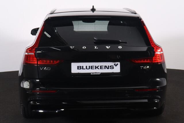 Volvo V60 T6 Recharge AWD Plus Dark - LONG RANGE - IntelliSafe Assist & Surround - 360º Camera - Harman/Kardon audio - Adaptieve LED koplampen - Verwarmde voorstoelen, stuur & achterbank - Parkeersensoren voor & achter - Elektr. bedienb. voorstoelen met geheugen - 