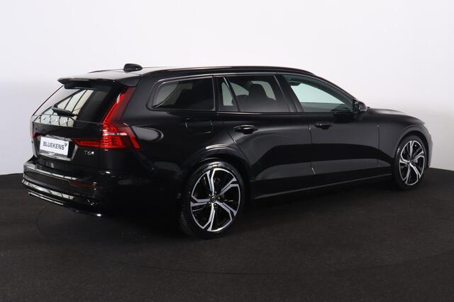 Volvo V60 T6 Recharge AWD Plus Dark - LONG RANGE - IntelliSafe Assist & Surround - 360º Camera - Harman/Kardon audio - Adaptieve LED koplampen - Verwarmde voorstoelen, stuur & achterbank - Parkeersensoren voor & achter - Elektr. bedienb. voorstoelen met geheugen - 