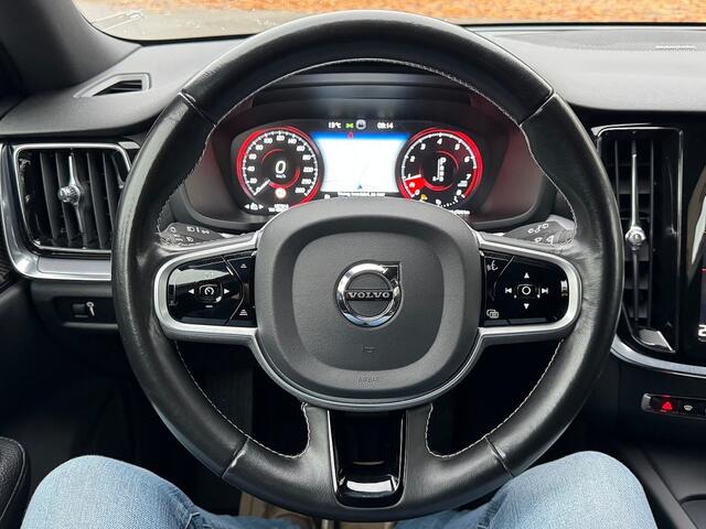Volvo V60 2.0 T4 211pk autom Momentum Pro ecc,led,navigatie,zwleer,trekhaak