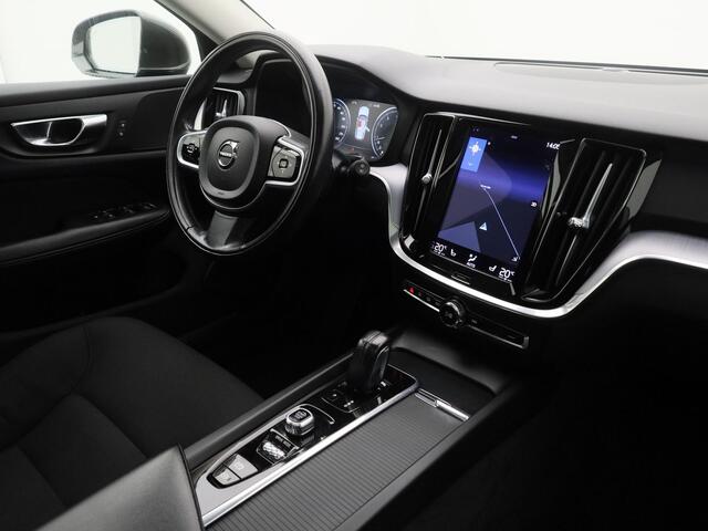 Volvo V60 2.0 B3 Momentum | PANO | CAMERA | ADAPTIVE | STOEL- EN STUURVERW. | TREKHAAK