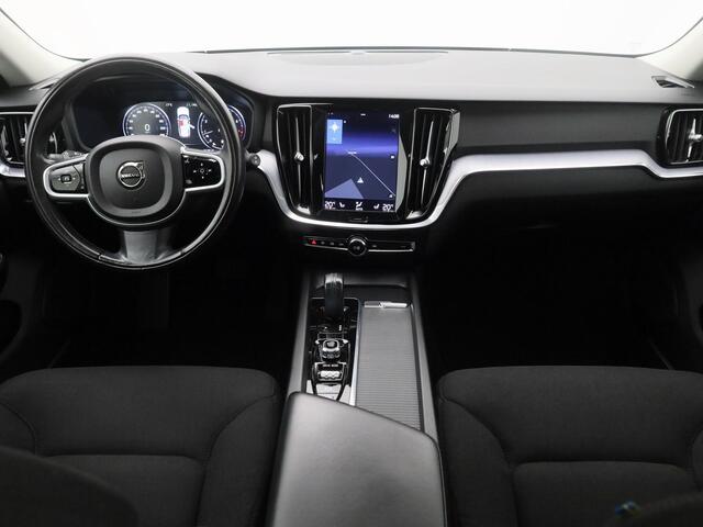Volvo V60 2.0 B3 Momentum | PANO | CAMERA | ADAPTIVE | STOEL- EN STUURVERW. | TREKHAAK