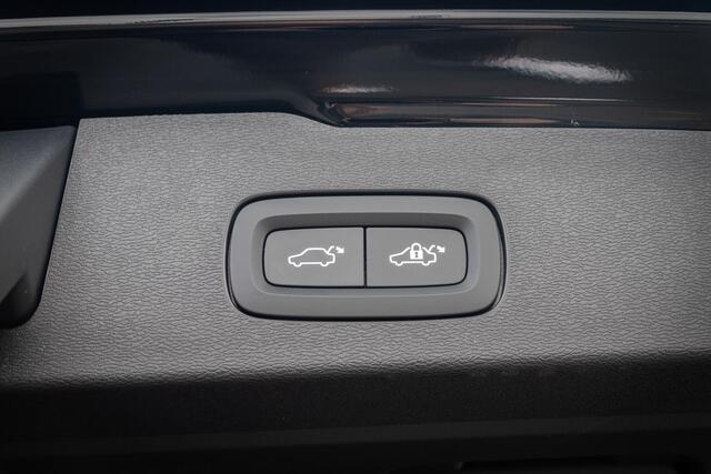 Volvo V60 T6 Plug-in hybrid AWD Ultra Dark | Adaptieve Cruise Control | Bowers & Wilkins Audio | Stoelventilatie + Massage | 360 Camera | Head-Up Display | 19 Inch Lichtmetalen Velgen