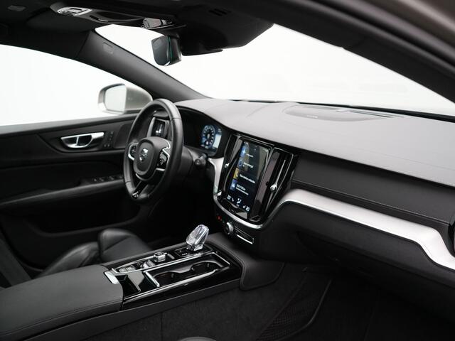 Volvo V60 T8 Twin Engine AWD Inscription Plug In Hybrid 390pk Dealer O.H. PHEV | Trekhaak Af Fabriek | Panodak | Adaptive Cruise | Head Up | Harman & Kardon | Lederen Sportstoelen Memory & Verwarmd | Blis | Pilot Assist | Spotify | Navigatie | Virtual | DAB |