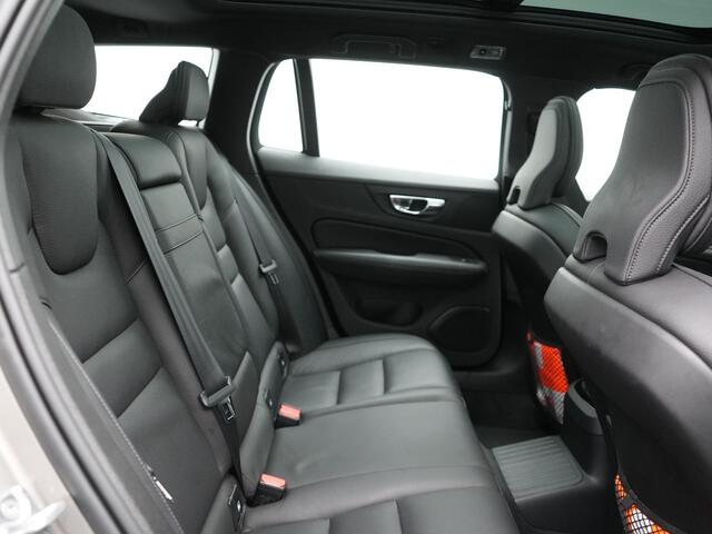 Volvo V60 T8 Twin Engine AWD Inscription Plug In Hybrid 390pk Dealer O.H. PHEV | Trekhaak Af Fabriek | Panodak | Adaptive Cruise | Head Up | Harman & Kardon | Lederen Sportstoelen Memory & Verwarmd | Blis | Pilot Assist | Spotify | Navigatie | Virtual | DAB |