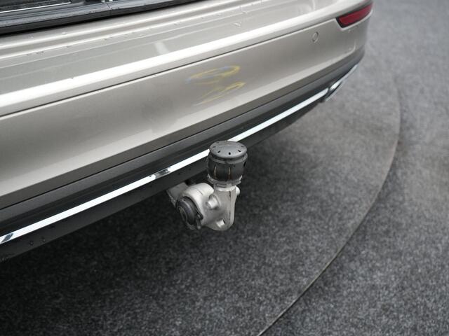 Volvo V60 T8 Twin Engine AWD Inscription Plug In Hybrid 390pk Dealer O.H. PHEV | Trekhaak Af Fabriek | Panodak | Adaptive Cruise | Head Up | Harman & Kardon | Lederen Sportstoelen Memory & Verwarmd | Blis | Pilot Assist | Spotify | Navigatie | Virtual | DAB |