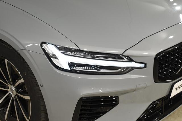 Volvo V60 T6 350PK Automaat Plug-in hybrid AWD Plus Dark / Panoramadak / Harman Kardon / 360 camera / Climate pack / Intellisafe / Trekhaak