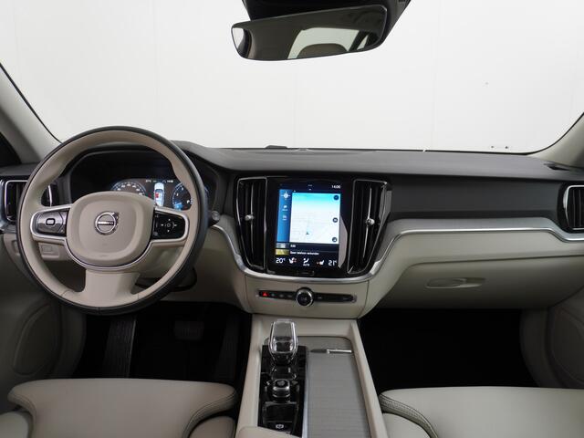 Volvo V60 2.0T AUT-7 Inscription Leder MHEV Apple Carplay Android Auto Harman&Kardon®-Hifi Camera Adap.Cruise Elek.Stoelen Stuur+Stoelverwarming Navi Ecc Cruise Control DAB+ PDC Lane Assist Road Sign Info Lmv 18" Led Elek. Achterklep Regen-Lichtsensor Collision Avo