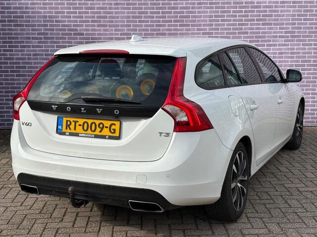 Volvo V60 1.5 T3 Polar+ Dynamic |Trekhaak| Schuif/kantel dak | xenon | verwarmde stoelen | verwarmd stuurwiel | voorruit verwarming | camera | leder | Standkachel Volvo On Call |