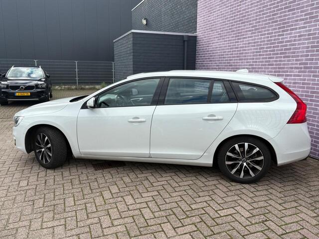 Volvo V60 1.5 T3 Polar+ Dynamic |Trekhaak| Schuif/kantel dak | xenon | verwarmde stoelen | verwarmd stuurwiel | voorruit verwarming | camera | leder | Standkachel Volvo On Call |