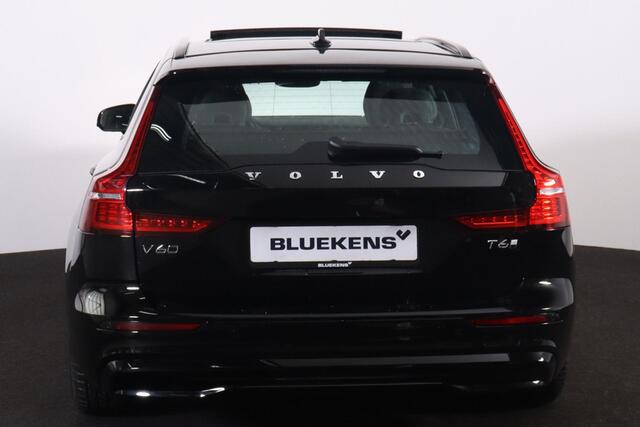 Volvo V60 T6 Recharge AWD Plus Dark - Panorama/schuifdak - IntelliSafe Assist & Surround - 360º Camera - Harman/Kardon audio - Verwarmde voorstoelen, stuur & achterbank - Parkeersensoren voor & achter - Elektr. bedienb. voorstoelen met geheugen - Elektr. inklapbare