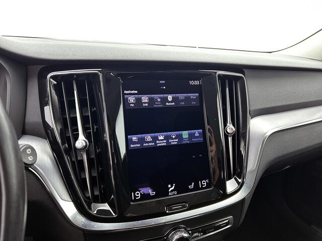 Volvo V60 2.0 T6 Recharge AWD R-Design / Navigatie / Elec. achterklep / Parkeercamera / Head-up display