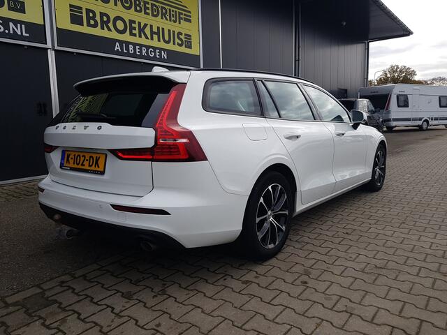 Volvo V60 2.0 B3 Momentum Advantage