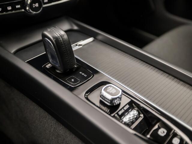 Volvo V60 2.0 B3 Sport Automaat (APPLE CARPLAY, GROOT NAVI, KEYLESS, ADAPTIVE CRUISE, ELEK SPORTSTOELEN, GETINT GLAS, LED KOPLAMPEN, NIEUWSTAAT)