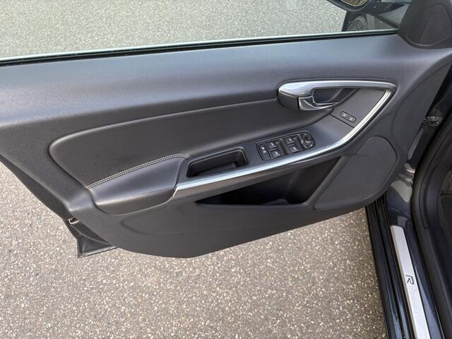 Volvo V60 1.5 T3 R-Design / AUTOMAAT / MEMORY / SCHUIFDAK / LEER / 147dkm! NAP!