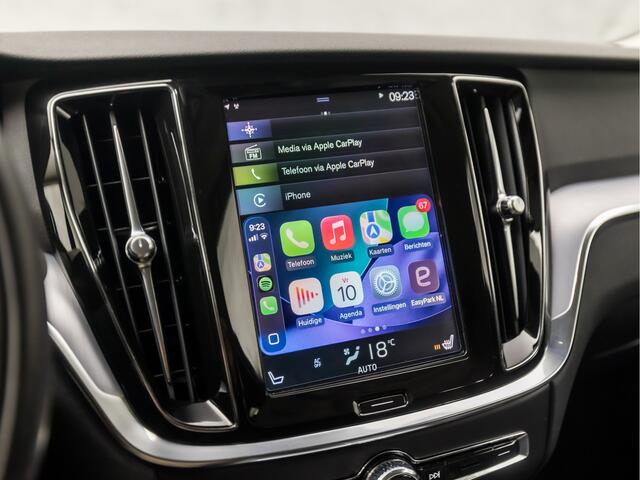 Volvo V60 2.0 B3 R-Design Sport 177Pk Automaat (APPLE CARPLAY, GROOT NAVI, CAMERA, LEDEREN SPORTSTOELEN, STUUR/STOELVERWARMING, GETINT GLAS, ADAPTIVE CRUISE, LED KOPLAMPEN, DAB+, NIEUWSTAAT)
