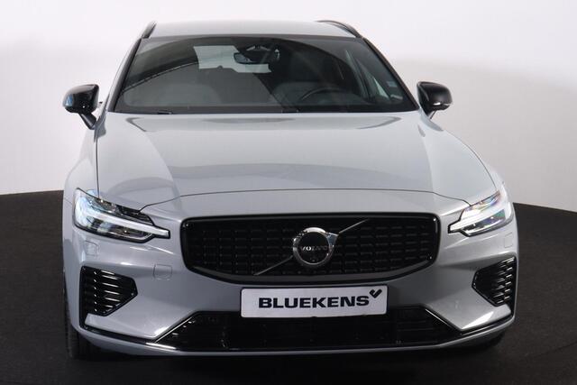 Volvo V60 T6 Recharge AWD Plus Dark - IntelliSafe Assist & Surround - 360º Camera - Harman/Kardon audio - Adaptieve LED koplampen - Verwarmde voorstoelen, stuur & achterbank - Parkeersensoren voor & achter - Elektr. bedienb. voorstoelen met geheugen - Nappa Lederen
